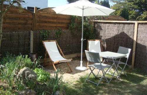 Chateau-d'Olonne Apartment | Charming housing ground garden 3Pers quiet residential 400m beach/C. Thalasso