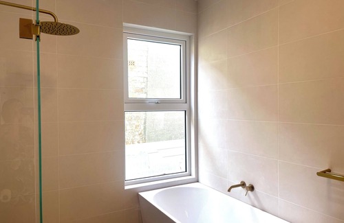 Petersham North House | Charming Innercity Furnished 3 bedroom House 10 min bus from City