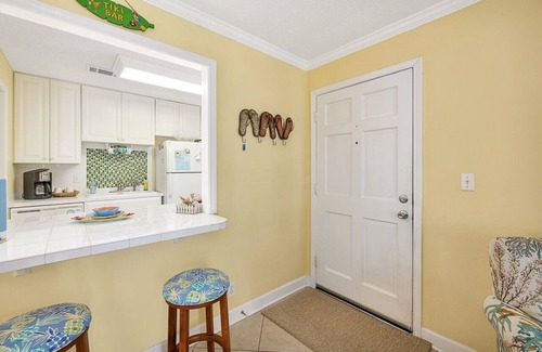 Demere Park Apartment | ~Charming Island Getaway ~ SSI~
