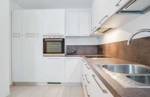 Pera Apartment | Charming Apartment "Il Mondo di Patty 3" with Mountain View, Wi-Fi & Garden