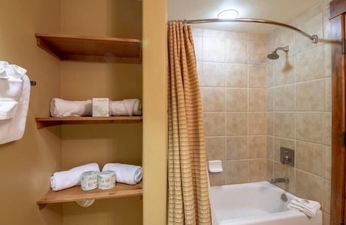 Tamarack Apartment | Charming King Studio