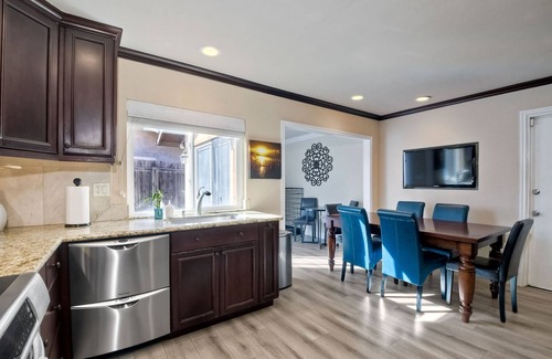 San Diego Villa | Charming La Jolla Area, 4bd/2bth w/Putting Green and NEW Ping Pong Table!