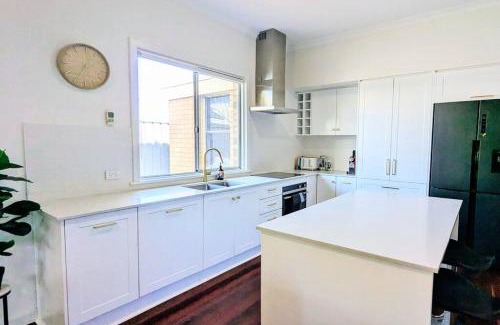 South Bunbury House | Charming Large Home: Modern Comfort and Convenience