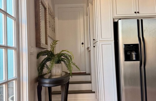 Los Alamos Apartment | Charming Loft in tranquil Los Alamos with AC, WiFi