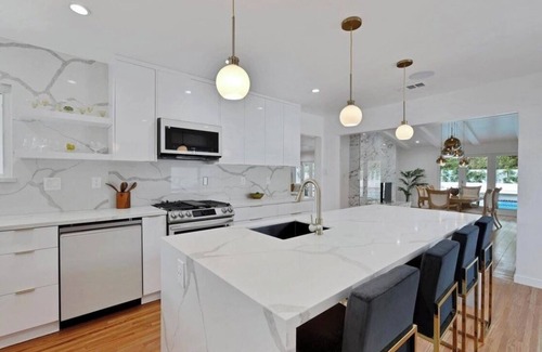 Ladera Heights House | Charming Luxury 3-bedroom house with Private Parking in welcoming Ladera Heights