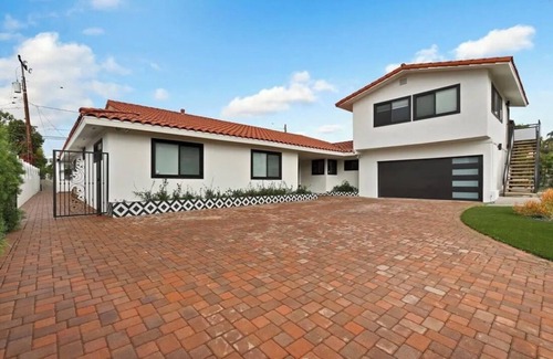 Ladera Heights House | Charming Luxury 3-bedroom house with Private Parking in welcoming Ladera Heights