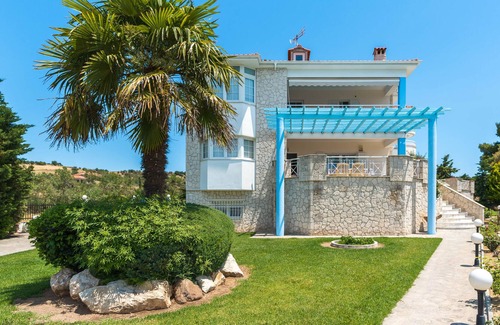 Nikita Villa | Charming luxury villa for 16 people