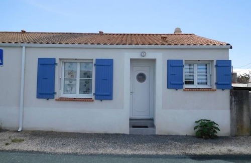 LʼAiguillon-sur-Mer House | Charming Maisonette Near Market with Garden, A/C, WiFi, BBQ - Close to Beach