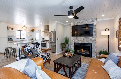 Coconino Estates House | Charming Modern Farmhouse In The Pines