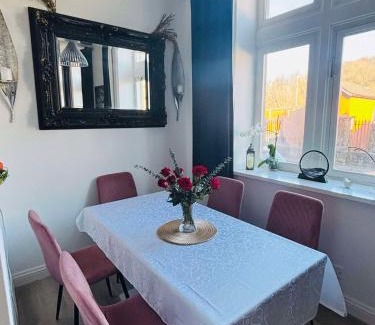 Cwm Frwd Oer Apartment | Charming & Modern Flat 2