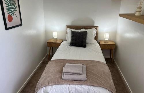 Dundee Apartment | Charming, Modern Flat sleeps 5