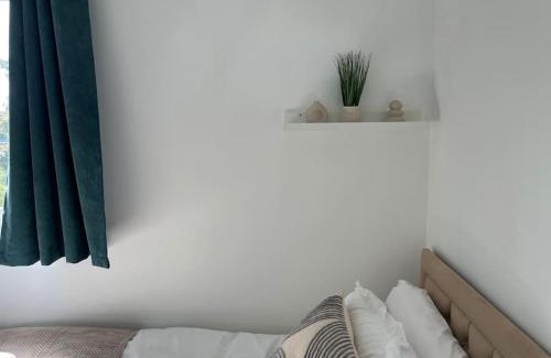 Dundee Apartment | Charming, Modern Flat sleeps 5
