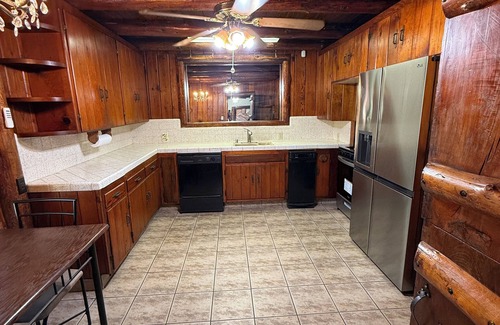 Roosevelt House | Charming New 3-bedroom house with AC in Fresno