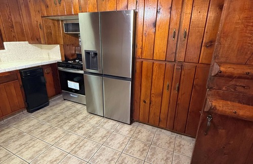 Roosevelt House | Charming New 3-bedroom house with AC in Fresno