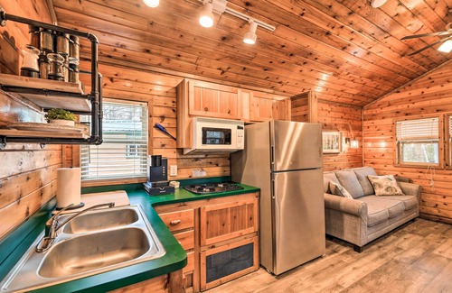 New Bern Cabin | Charming New Bern Log Cabin - Pets Welcome!