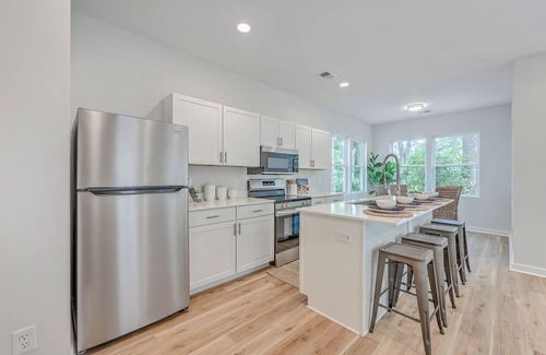 Hanahan House | Charming New Build 3 Bedroom in Hanahan! Close to everything!