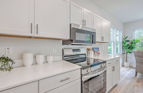 Hanahan House | Charming New Build 3 Bedroom in Hanahan! Close to everything!
