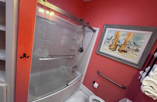 Lillian House | Charming, newly renovated 1-BR/2-BA home close to the Bay, boat launch & beaches