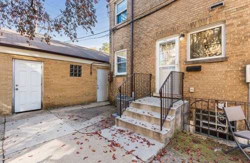 River Forest Apartment | Charming Oak Park Retreat