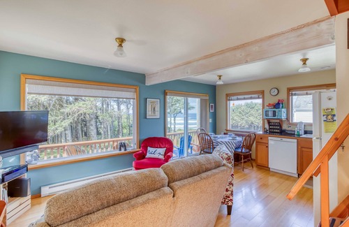 Oregon Coast House | Charming Oceanview Cabin Steps to Ocean, Loft on Quiet Street Near Yachats!