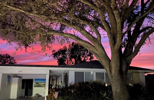 Gulf Gate Estates Villa | Charming "Old Florida" Villa - 2 miles to Siesta Key- WAIT for approval to book.