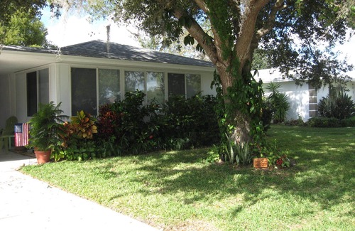 Gulf Gate Estates Villa | Charming "Old Florida" Villa - 2 miles to Siesta Key- WAIT for approval to book.