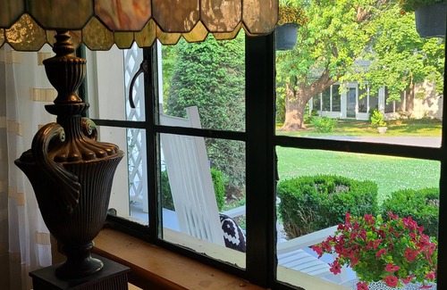 Edinburg Cottage | Charming, Parkview Cottage, King bed, 1 mi to I-81