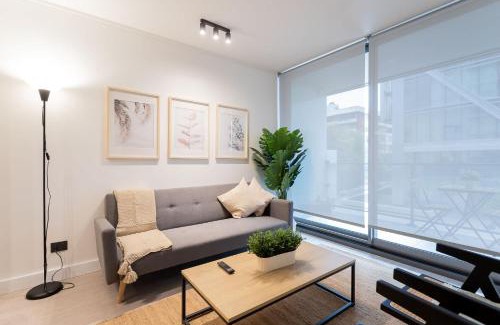Apoquindo Apartment | Charming Parque Arauco mall For 3 people