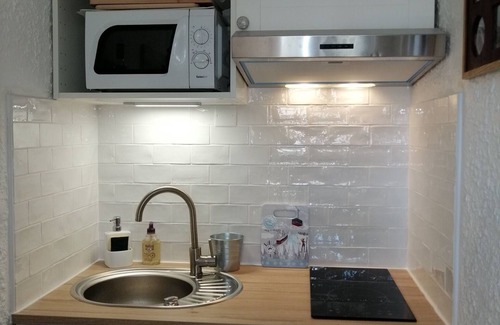 Pra Loup Condo | Charming Pra Loup 1500 studio with large sunny balcony. WiFi fiber.