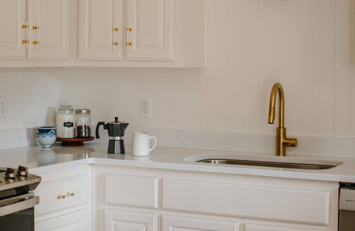 Dutton House | Charming Rappahannock Waterfront Cottage Pool, Fireplace, Kayaks