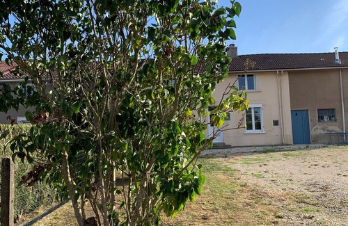 Forges-sur-Meuse Cottage | Charming Renovated Home near Verdun with Modern Amenities, Terrace, and Garden