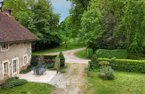 Saint-Christophe-le-Jajolet Cottage | Charming Renovated Farmhouse with Garden, Near Château and Forest Trails