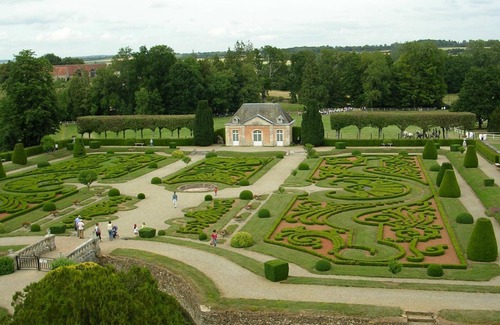 Saint-Christophe-le-Jajolet Cottage | Charming Renovated Farmhouse with Garden, Near Château and Forest Trails