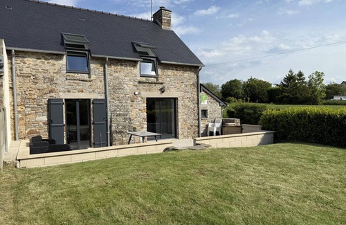 Besneville Cottage | Charming Renovated House with Private Garden, Terrace & Modern Amenities in Serene Besneville