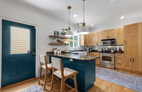 Athens House | Charming Retreat, Convenient to Downtown, Campus & Stadium