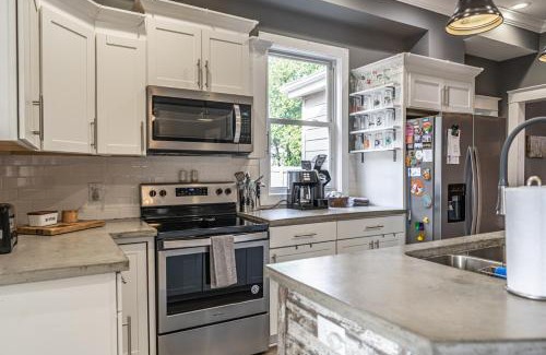 Carthage House | Charming Retreat- Downtown Carthage