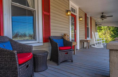 Carthage House | Charming Retreat- Downtown Carthage