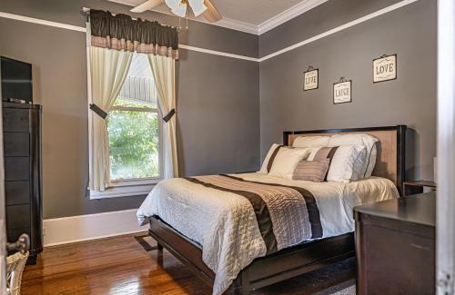 Carthage House | Charming Retreat- Downtown Carthage