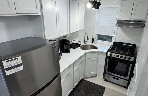 Pond Eddy House | Charming Riverside Cottage with Private Delaware River Access with WiFi, AC