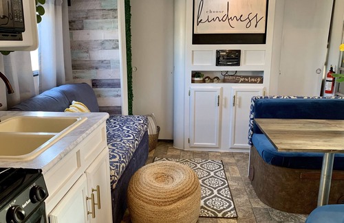 Mercedes House | Charming rv! 3 min from outlet mall