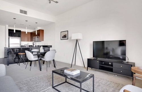 The Villas Apartment | Charming Santana Row 1BR w/Gym & Pool, 10 mins to Target, by Blueground