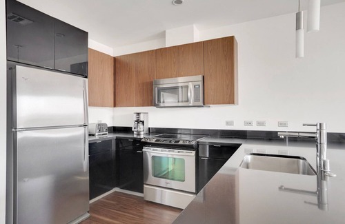 The Villas Apartment | Charming Santana Row 1BR w/Gym & Pool, 10 mins to Target, by Blueground