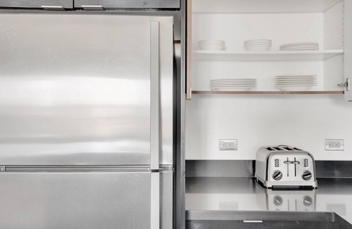 The Villas Apartment | Charming Santana Row 1BR w/Gym & Pool, 10 mins to Target, by Blueground