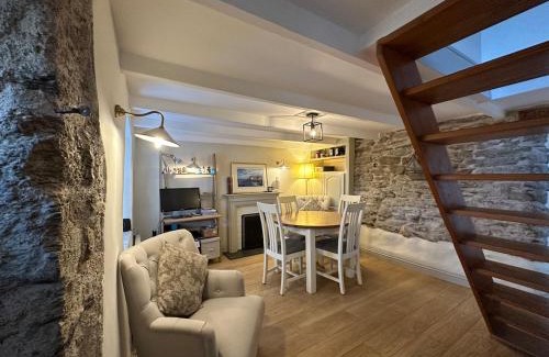Charlestown House | Charming Seaside Cottage