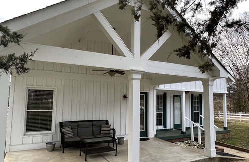Ellendale House | Charming, southern retreat located on historic property