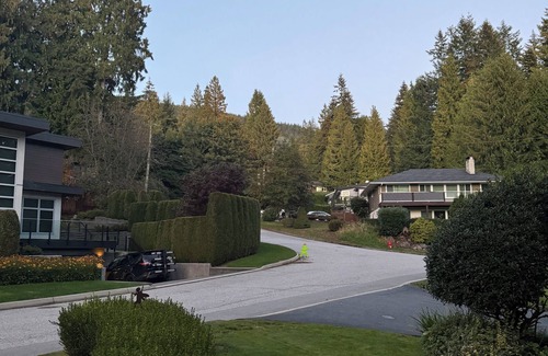 District of North Vancouver Apartment | Charming spacious 1-bedroom apartment in North Vancouver