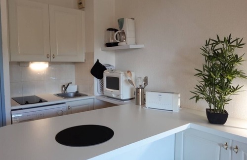 Miramar Apartment | Charming studio 700 m from the center and close to the beach