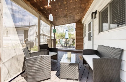 Villa Park Apartment | Charming Studio 2 Blocks from Light Rail & Downtown Bike Path!