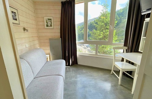 Les Menuires Apartment | Charming Studio for 2 in Les Menuires - Ski-In/Ski-Out, Near Shops and Free Shuttle