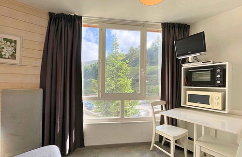 Les Menuires Apartment | Charming Studio for 2 in Les Menuires - Ski-In/Ski-Out, Near Shops and Free Shuttle